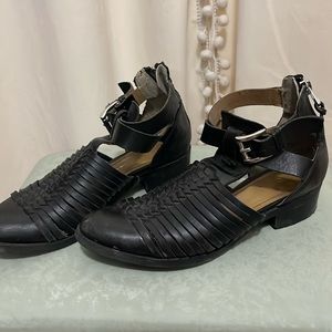 7 1/2 black leather sandal Chelsea boots